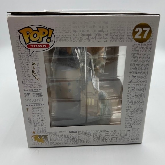 Funko Pop Town Harry Potter Albus Dumbledore with Hogwarts Castle 27 NWT - Picture 7 of 8